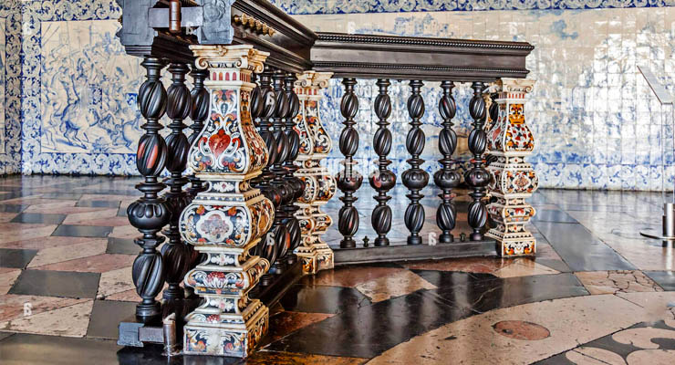Algunos elementos ornamentales de influencia barroca, en el estilo  arquitectónico del ex Colegio Preparatorio